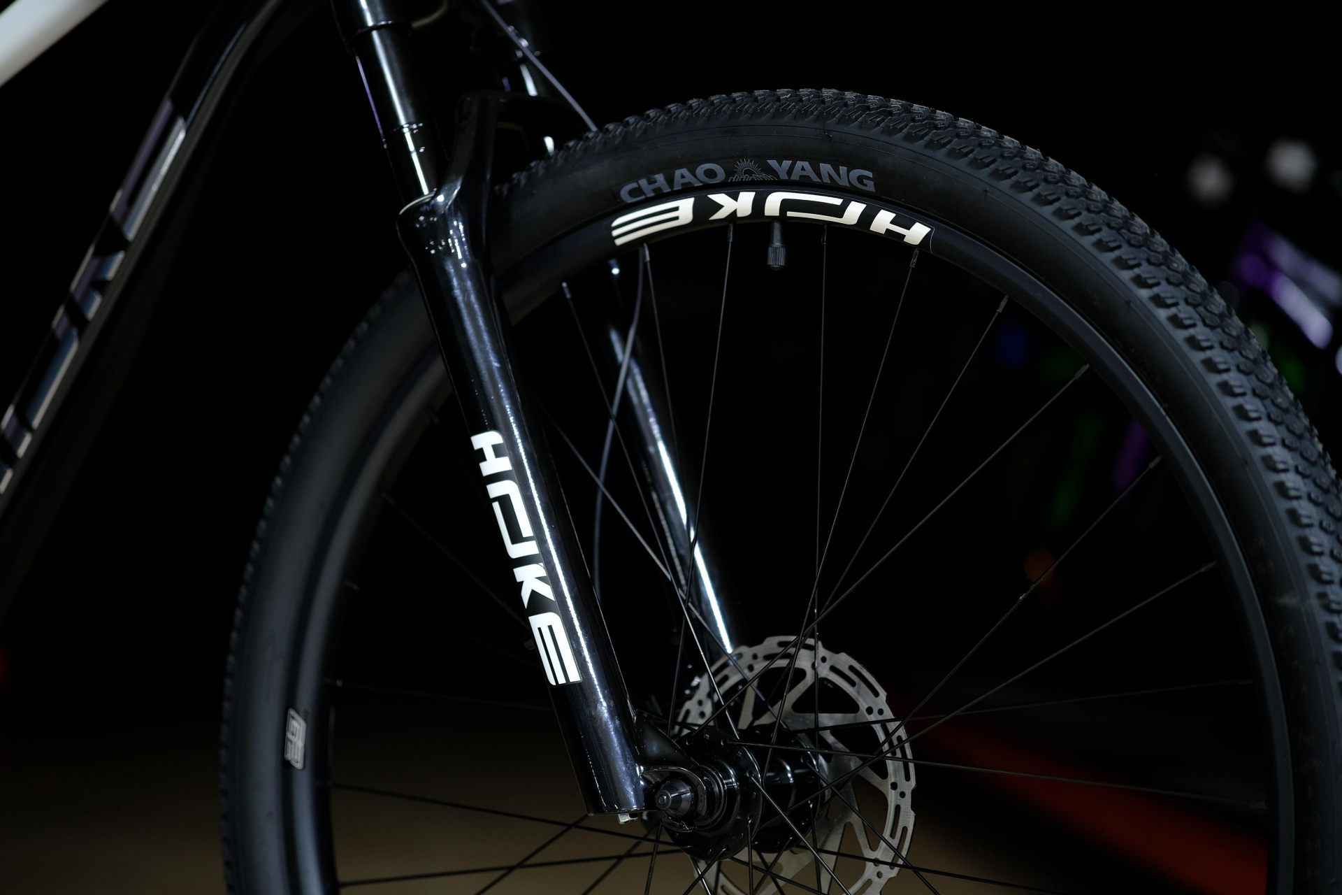 Обод 29 двойной усиленный ширина 30 mm, втулки алюминиевые на промах эксцентрики WZ-282
 HOKE 7 Way 29 HD матовый чёрный 17